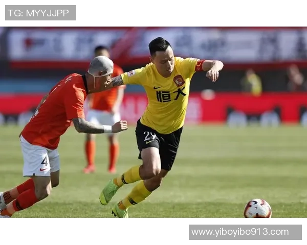 恒大与绿地申花激战正酣比分悬念不断引发球迷热议 恒大与绿地申花激战正酣比分悬念不断引发球迷热议