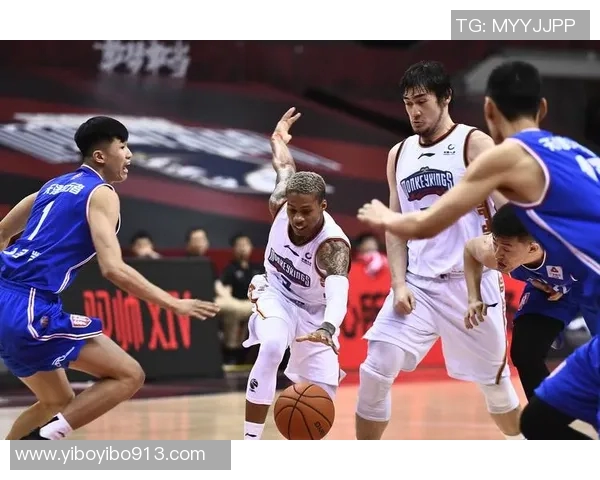 南京同曦迎战吉林队期待精彩对决球迷热情高涨助威现场气氛火爆